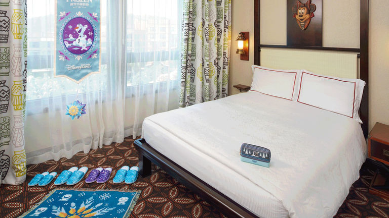 Clients can extend the World of Frozen experience beyond the gates with an in-room celebration.