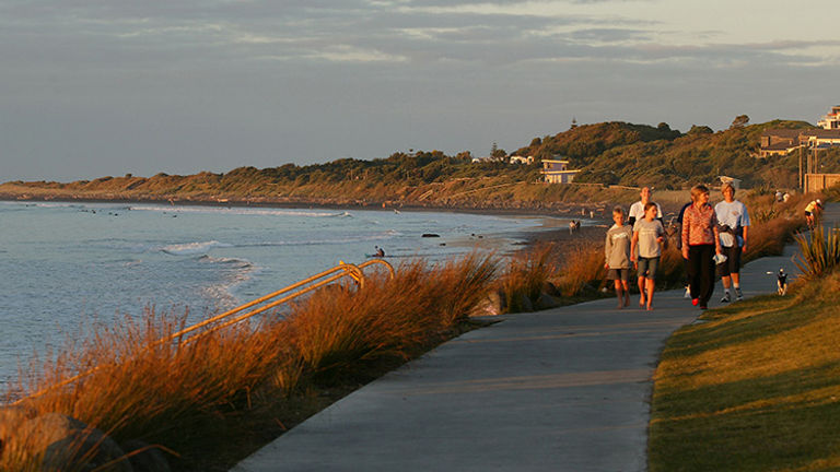 New Plymouth’s Coastal Walkway spans eight miles. // © 2018 Rob Tucker