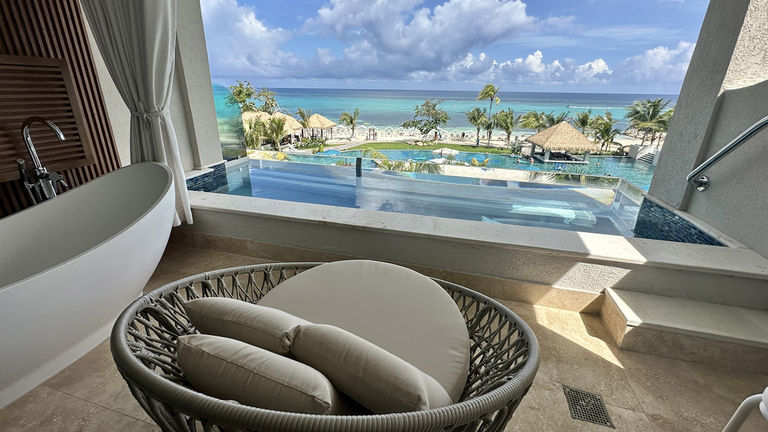 The resort’s SkyPool Suites feature glass-panel-edge infinity pools with panoramic ocean views.